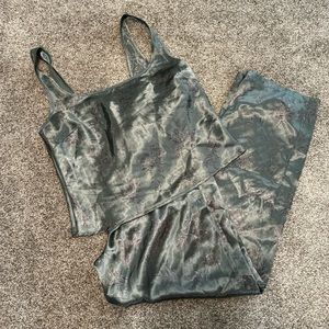 Victoria's Secret Small 2 Piece Green Print PJ Set Silky Leaves Sleeveless Pant